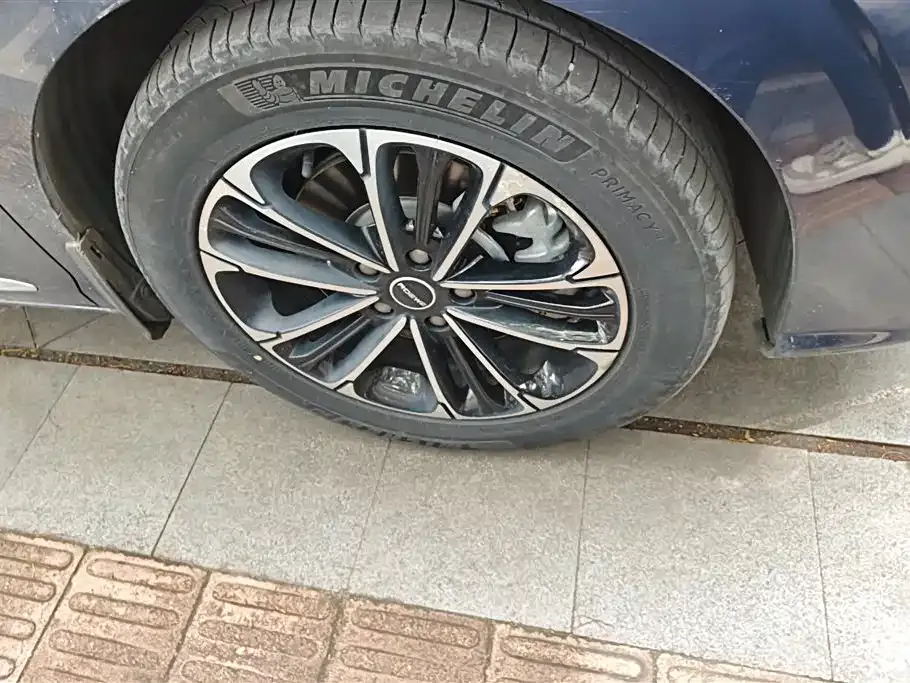 Roewe iMAX8 — фото 8