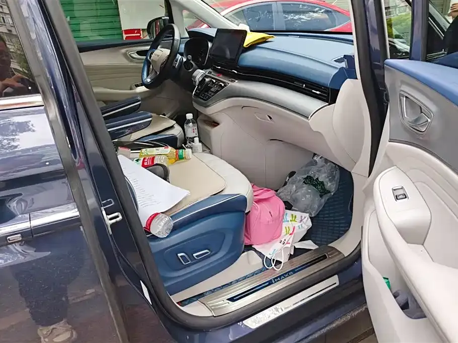 Roewe iMAX8 — фото 9