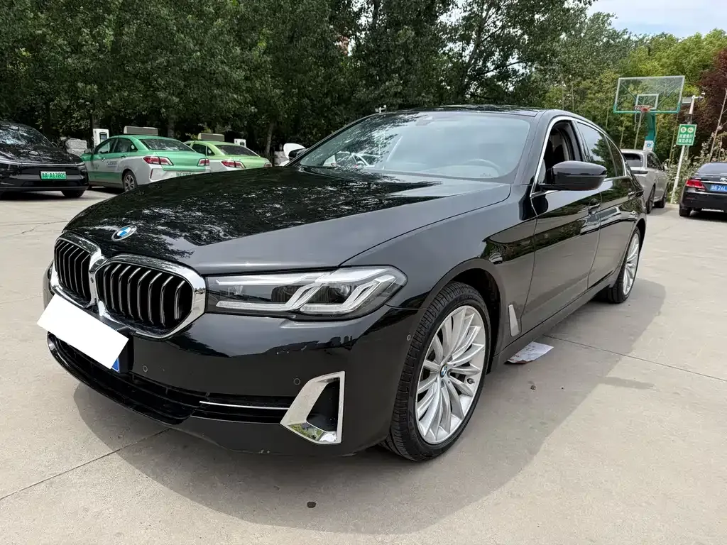 BMW 5 Series — фото 1