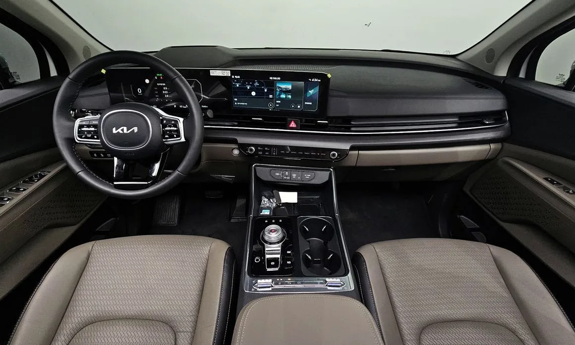 Kia Carnival — фото 10
