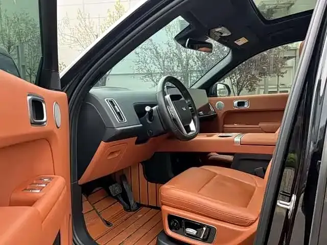 Li Auto L8 — фото 4