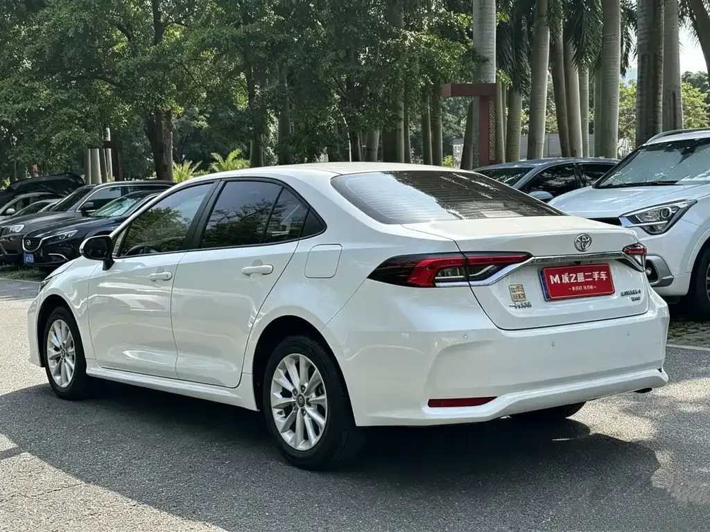 Toyota Corolla — фото 4
