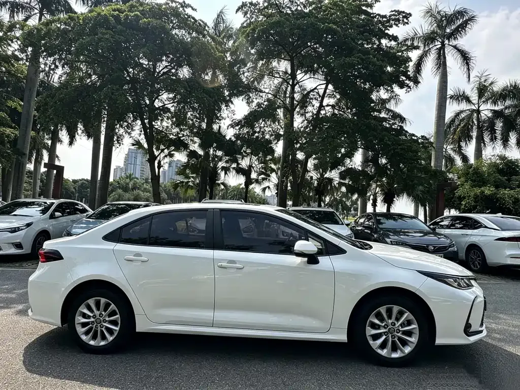 Toyota Corolla — фото 9