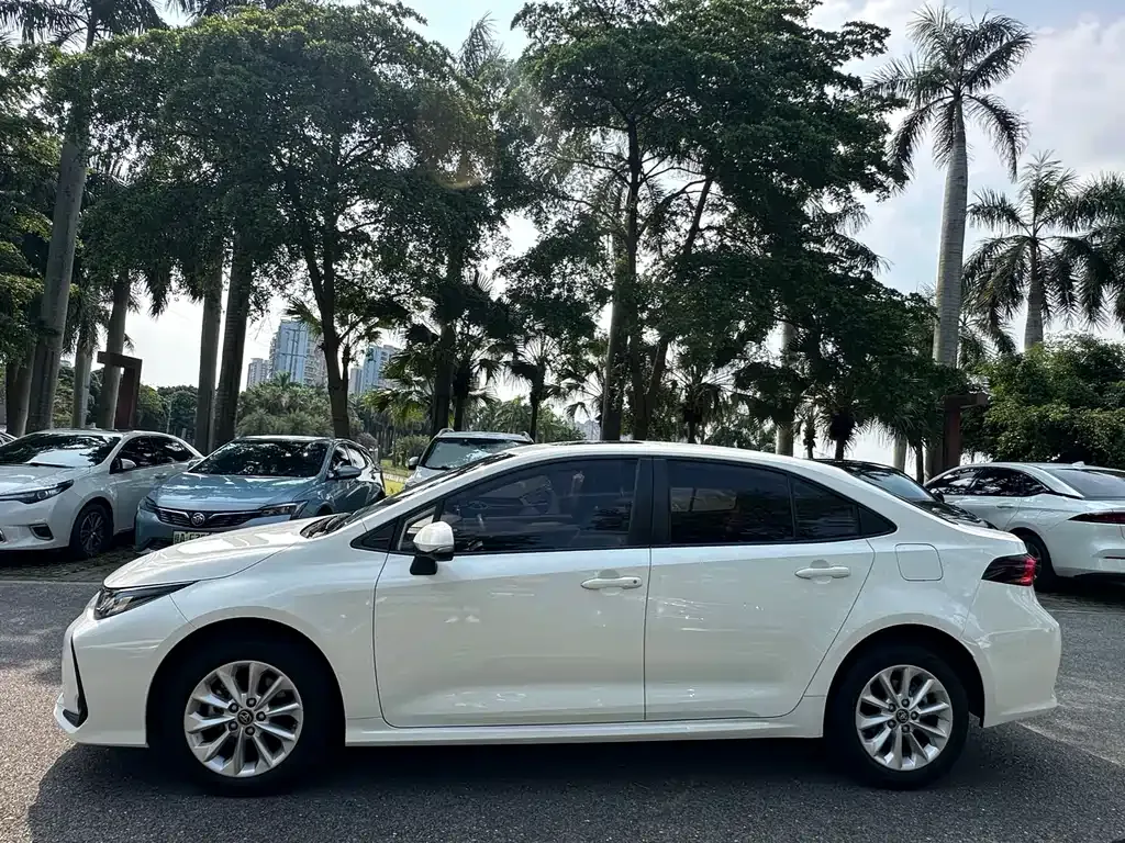 Toyota Corolla — фото 8