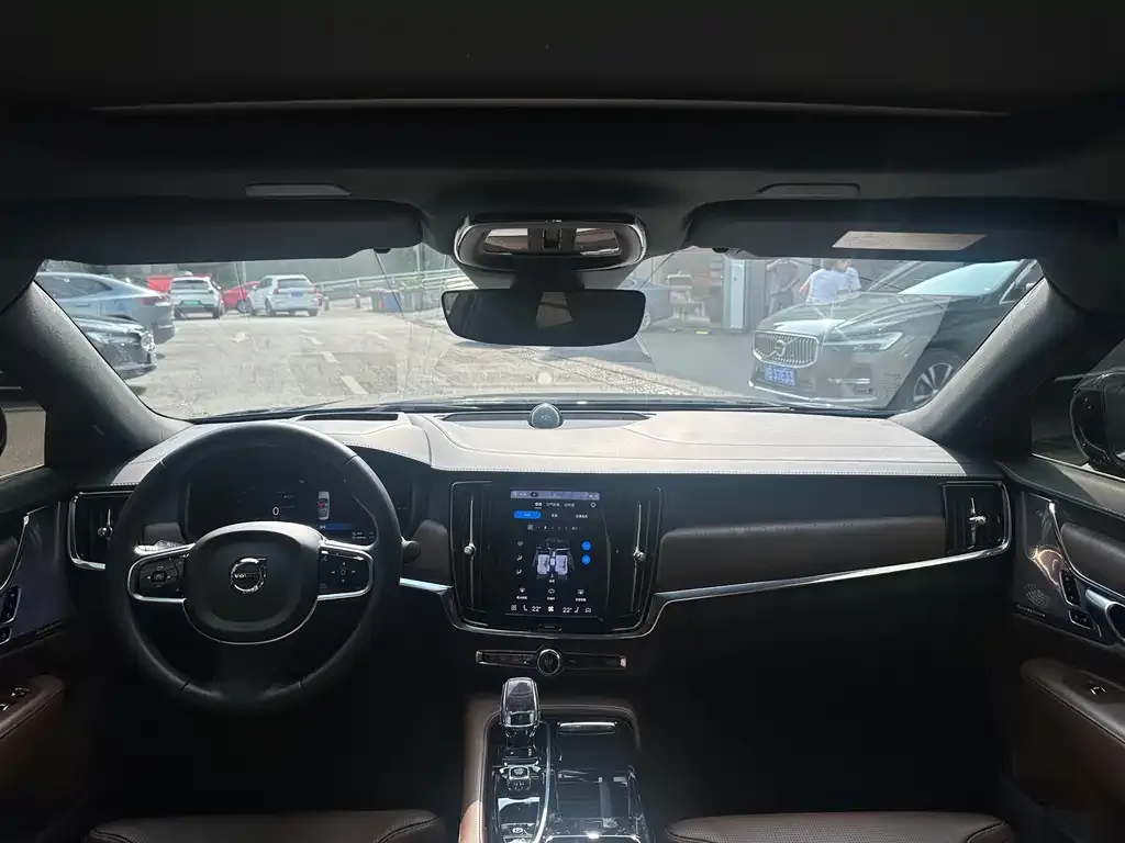 Volvo S90 PHEV 2023 из CN, фото 3