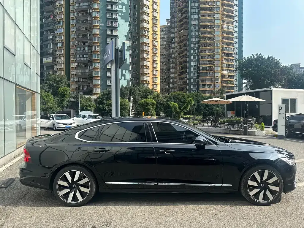 Volvo S90 PHEV 2023 из CN, фото 4