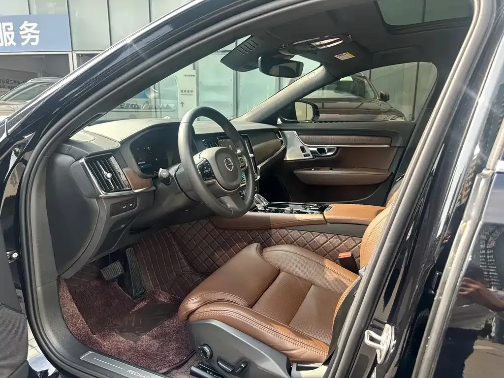 Volvo S90 PHEV 2023 из CN, фото 2