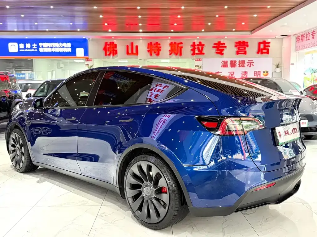 Tesla Model Y — фото 5