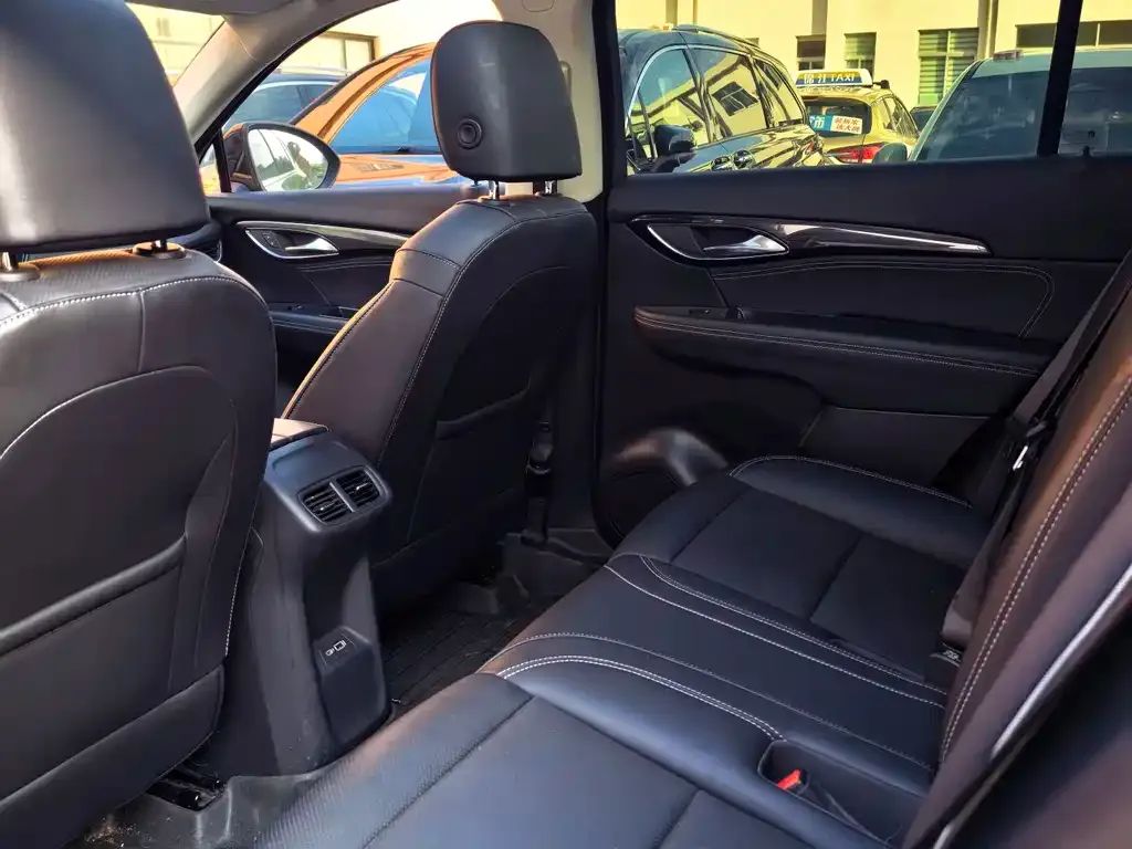 Buick Envision Plus — фото 9
