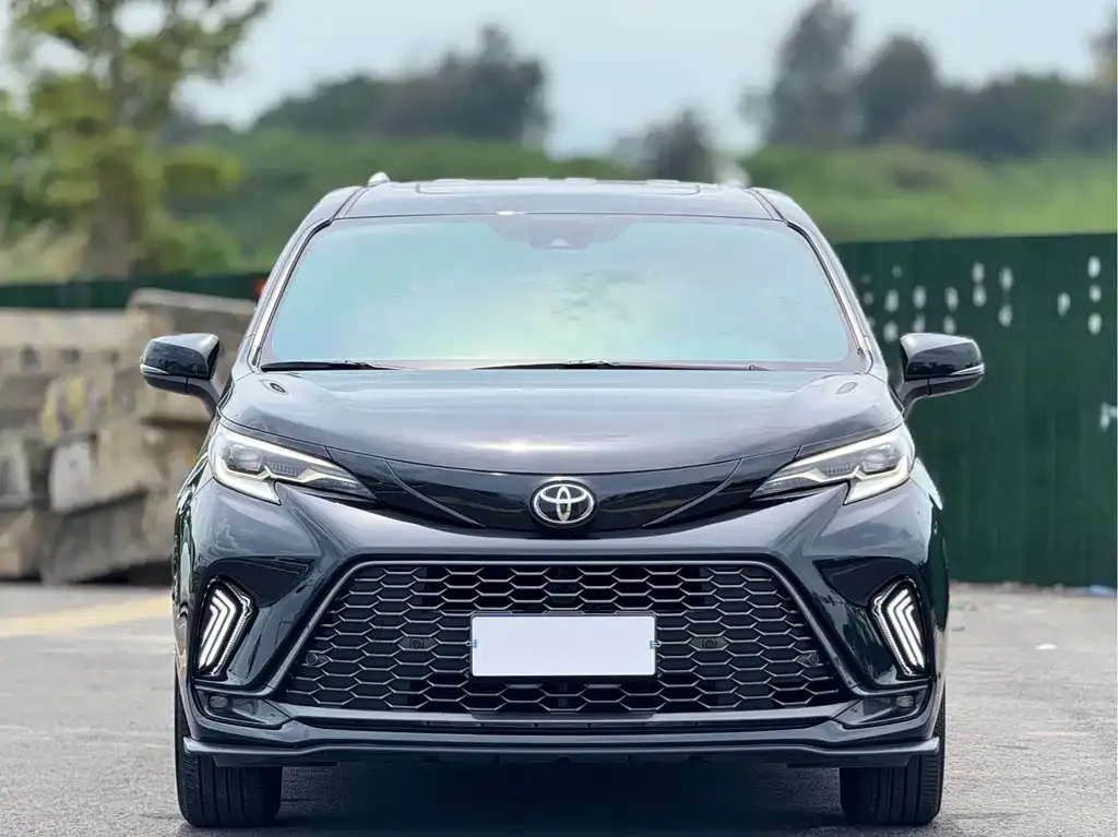 Toyota Granvia — фото 2