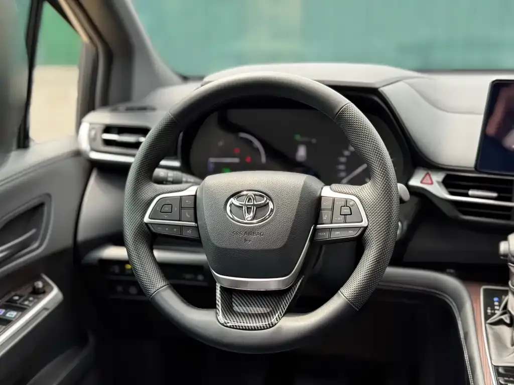 Toyota Granvia — фото 3