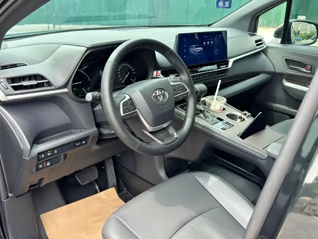 Toyota Granvia — фото 6