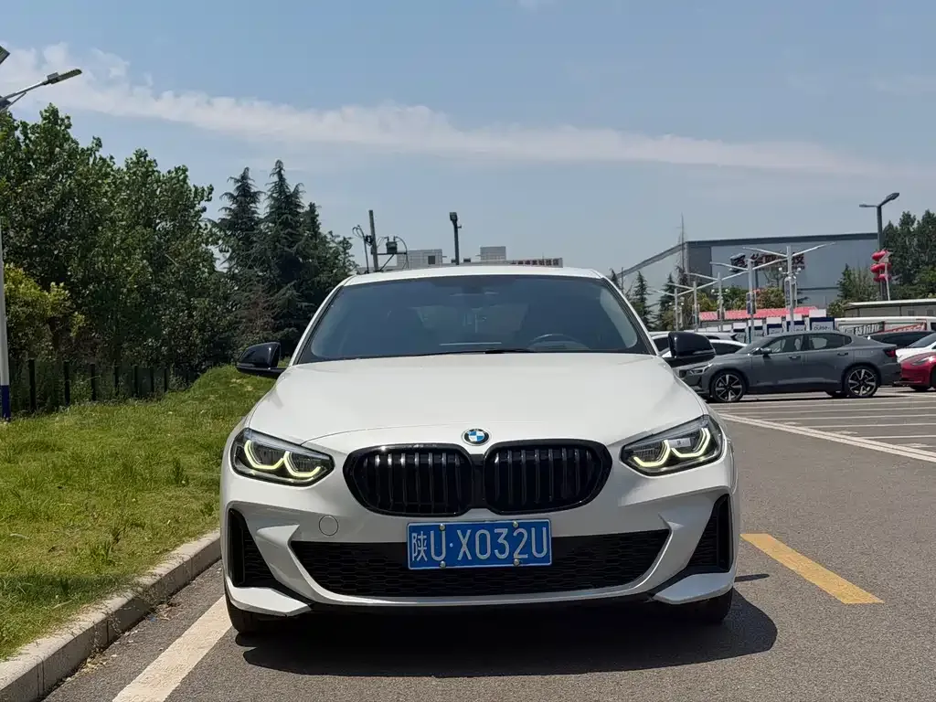 BMW 1 Series 2023 из CN, фото 3