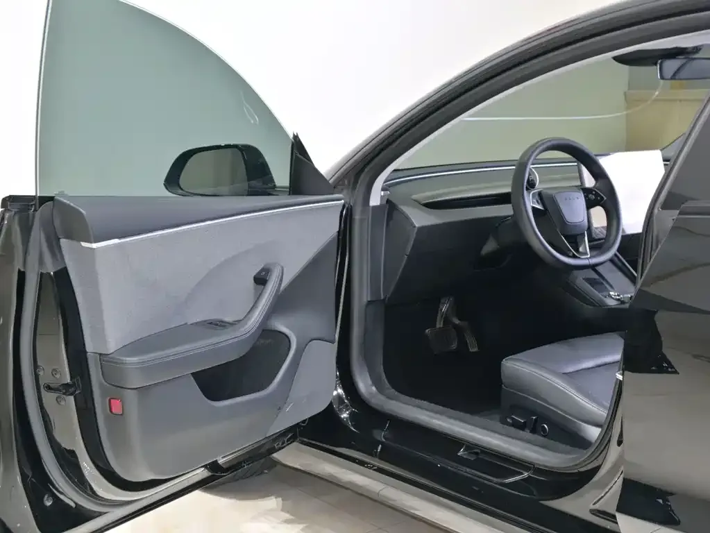 Tesla Model 3 — фото 3