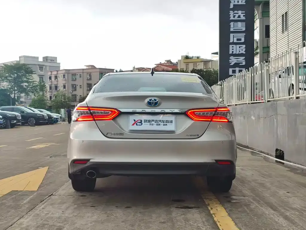 Toyota Camry — фото 10