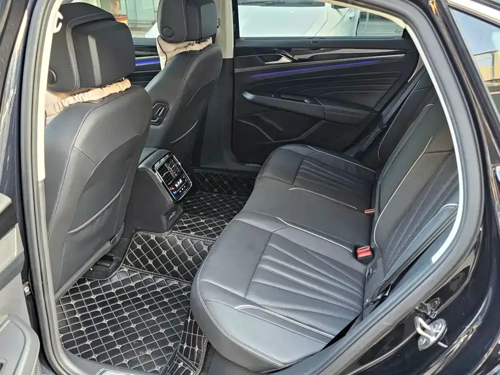 Volkswagen Passat — фото 8