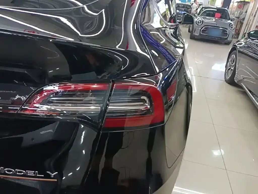 Tesla Model Y — фото 5
