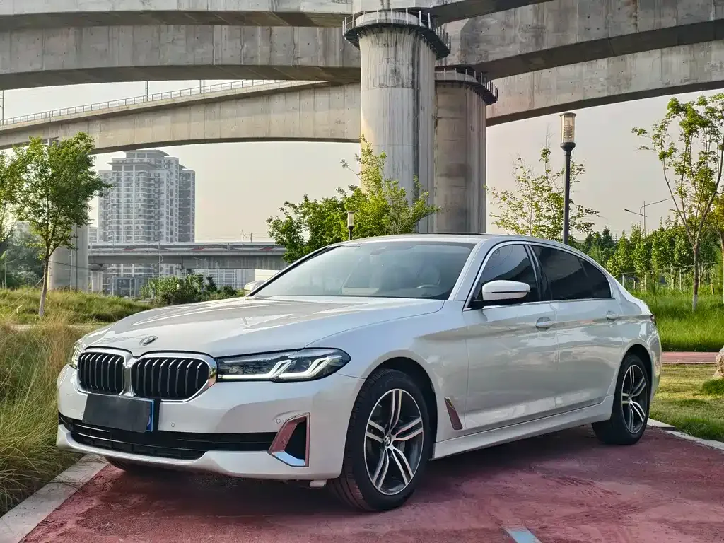 BMW 5 Series — фото 1