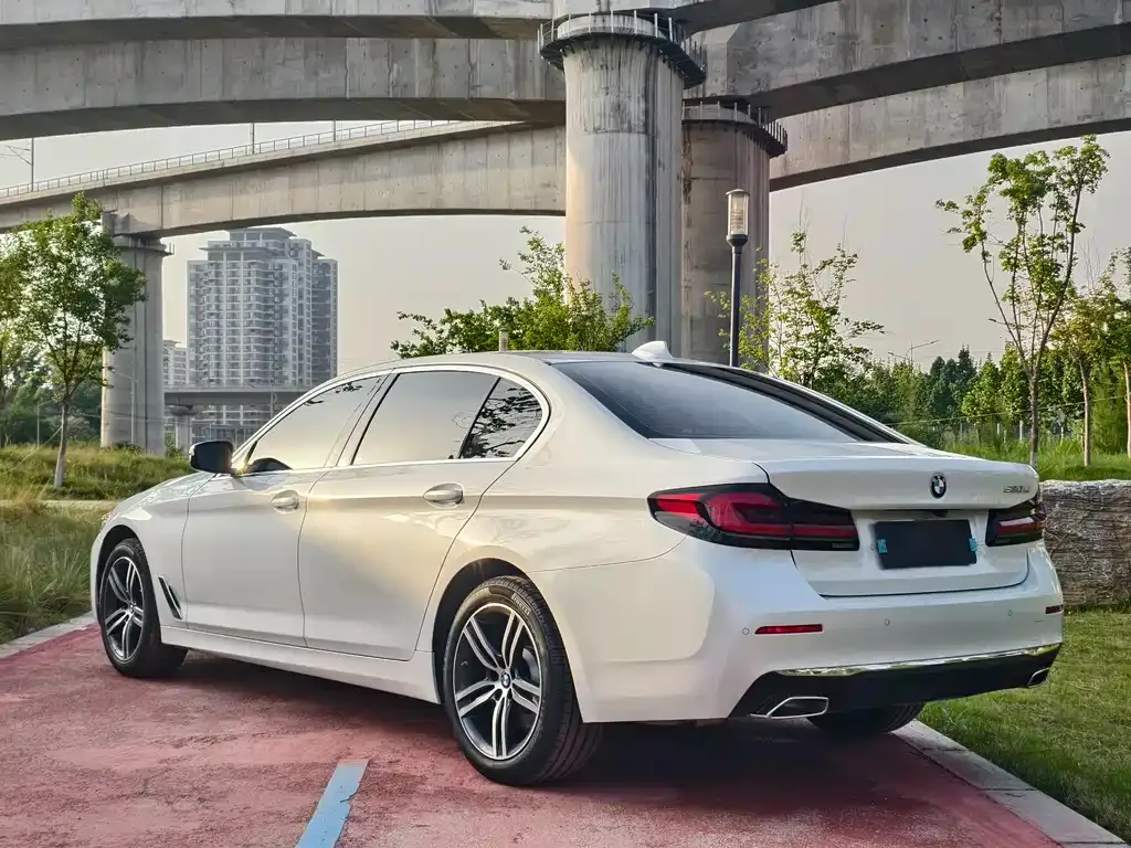 BMW 5 Series — фото 2