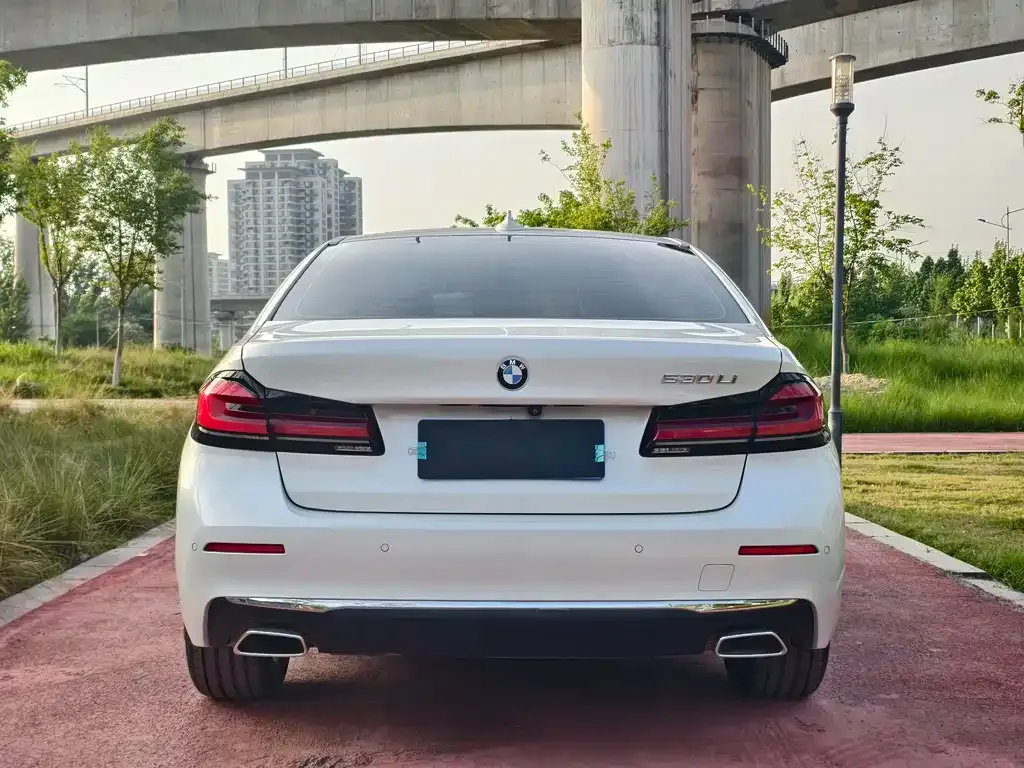 BMW 5 Series — фото 4
