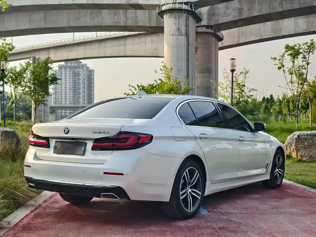 BMW 5 Series — фото 6