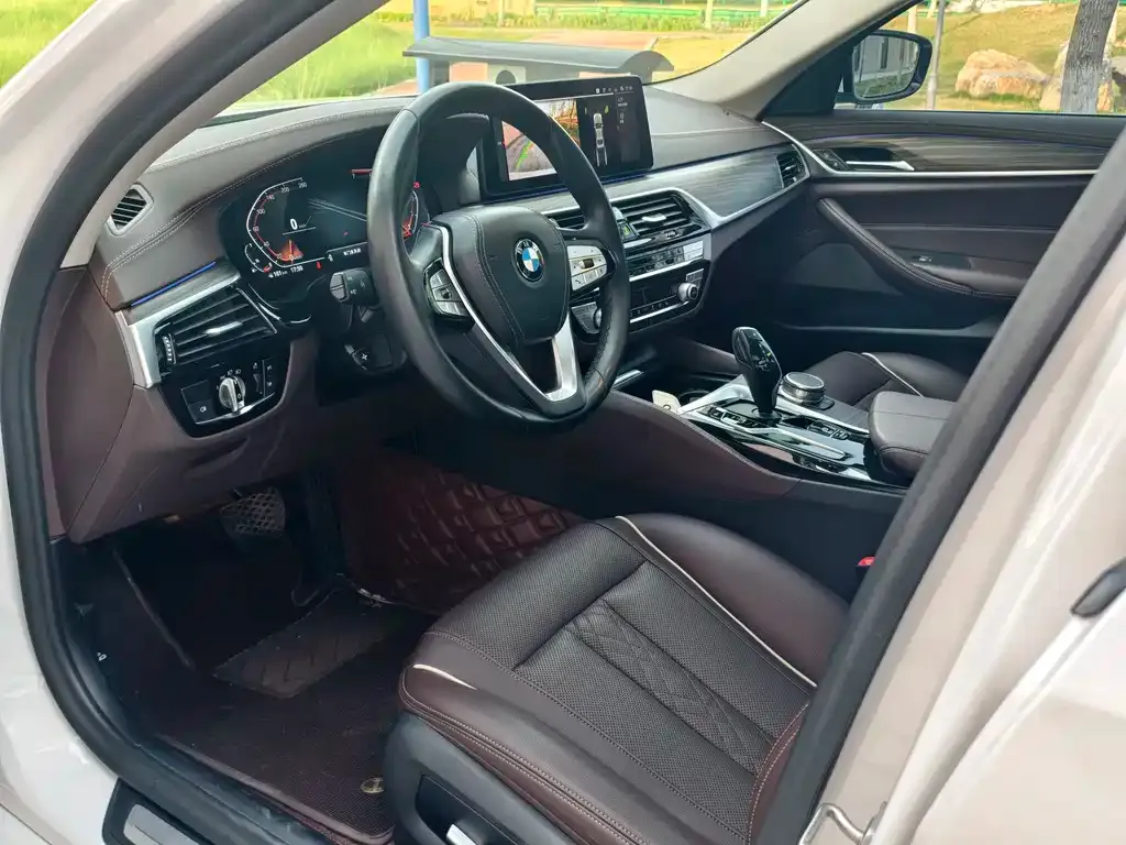 BMW 5 Series — фото 10