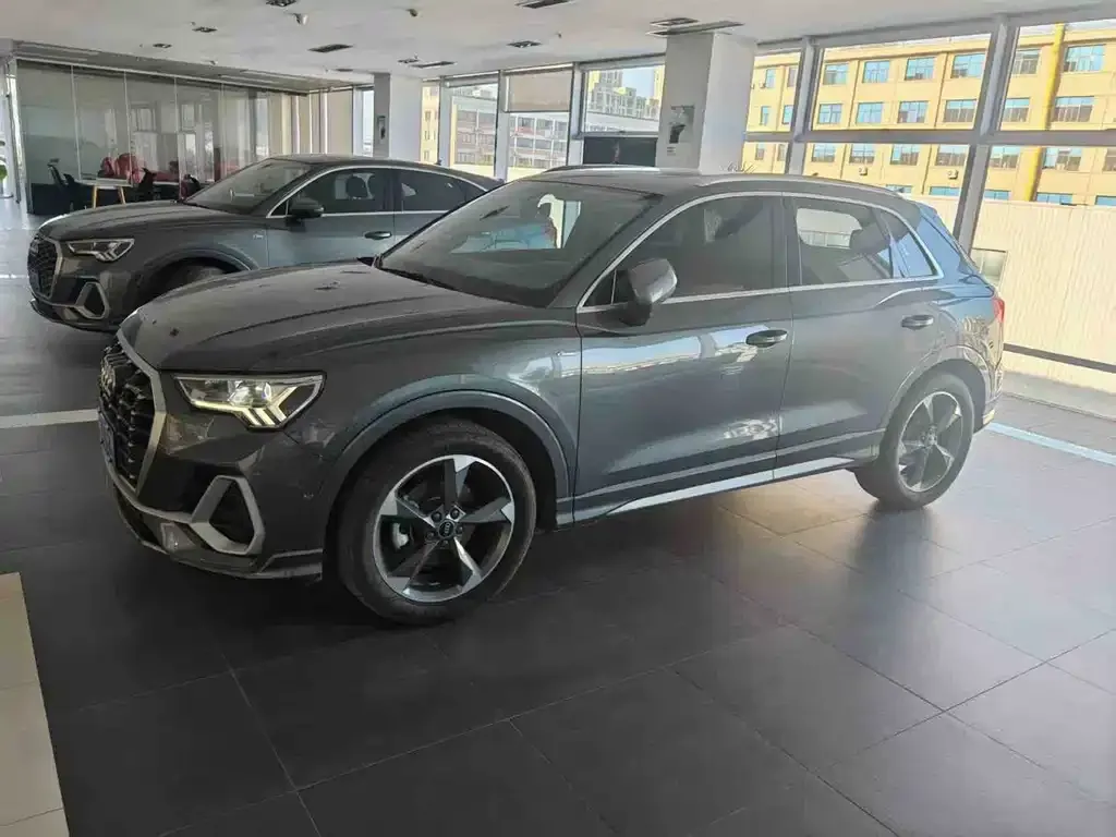 Audi Q3 — фото 1