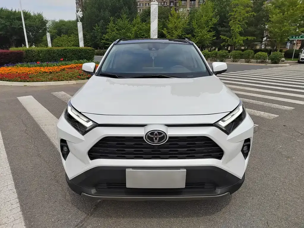 Toyota RAV4 — фото 2