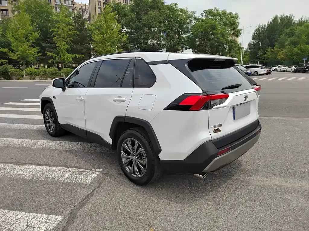 Toyota RAV4 — фото 3