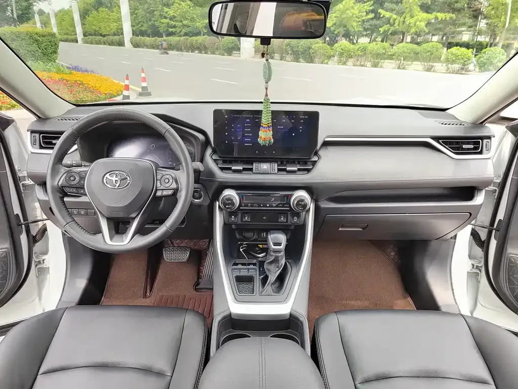 Toyota RAV4 — фото 9