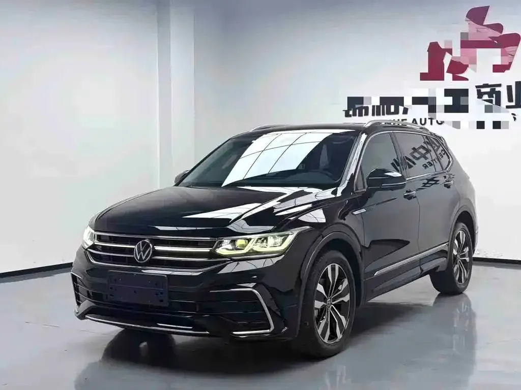 Volkswagen Tiguan L — фото 1