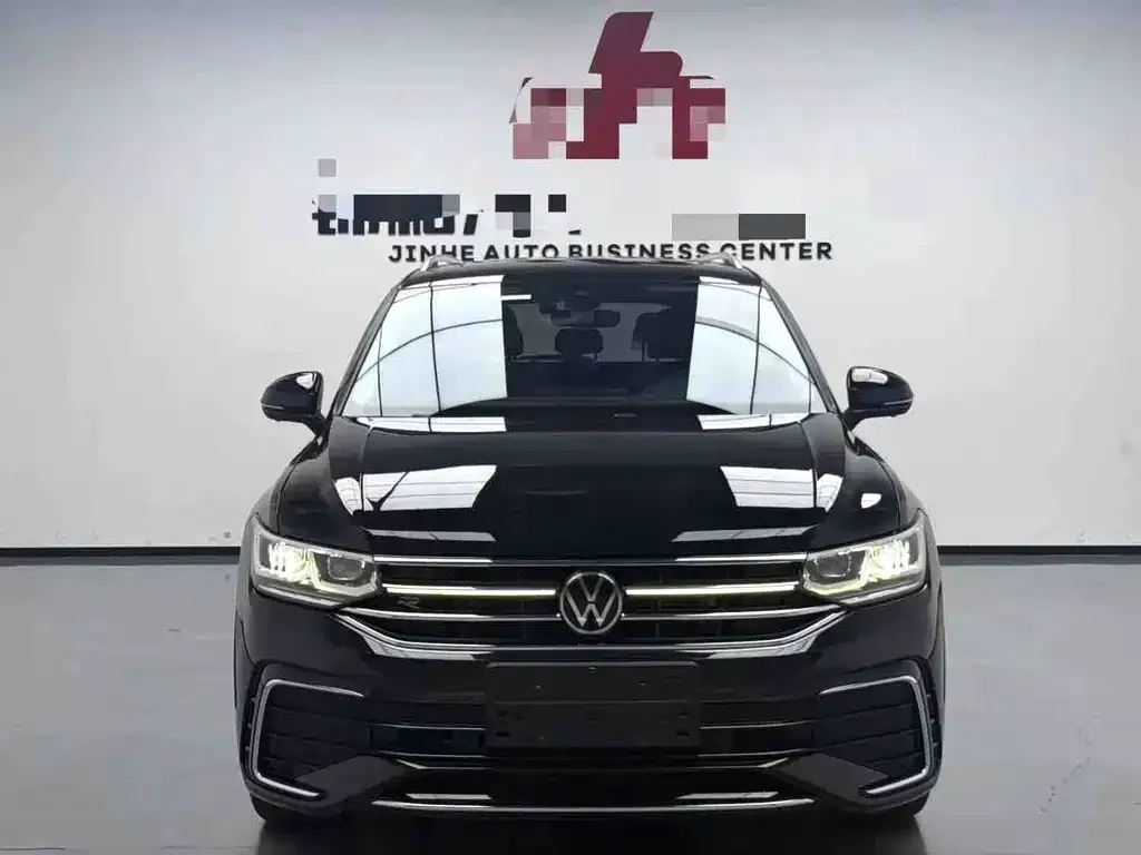 Volkswagen Tiguan L — фото 10