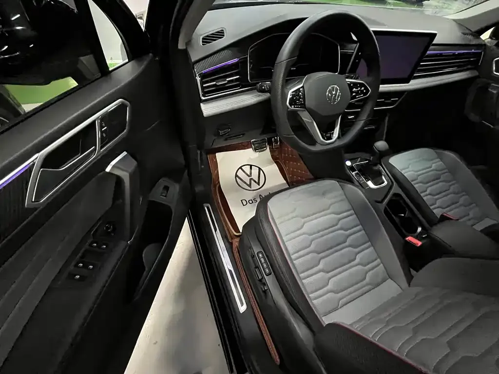 Volkswagen Tiguan L — фото 6