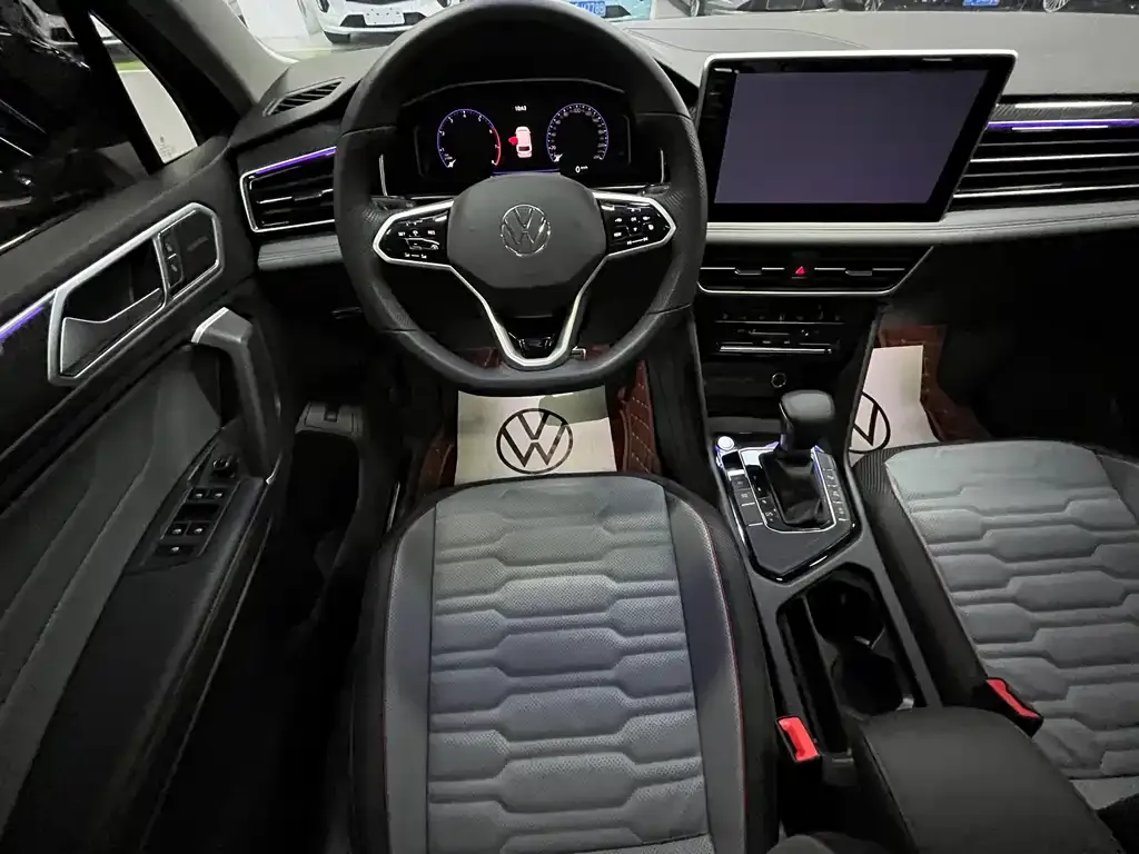 Volkswagen Tiguan L — фото 9