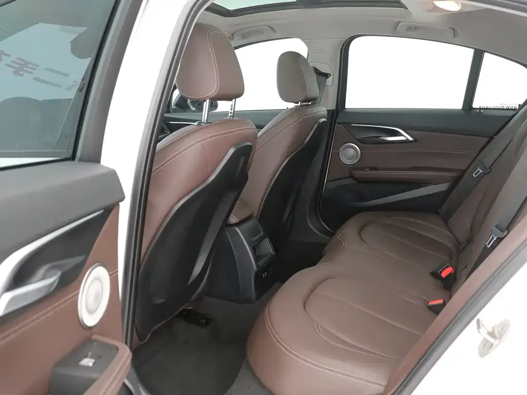 BMW 1 Series 2021 из CN, фото 2