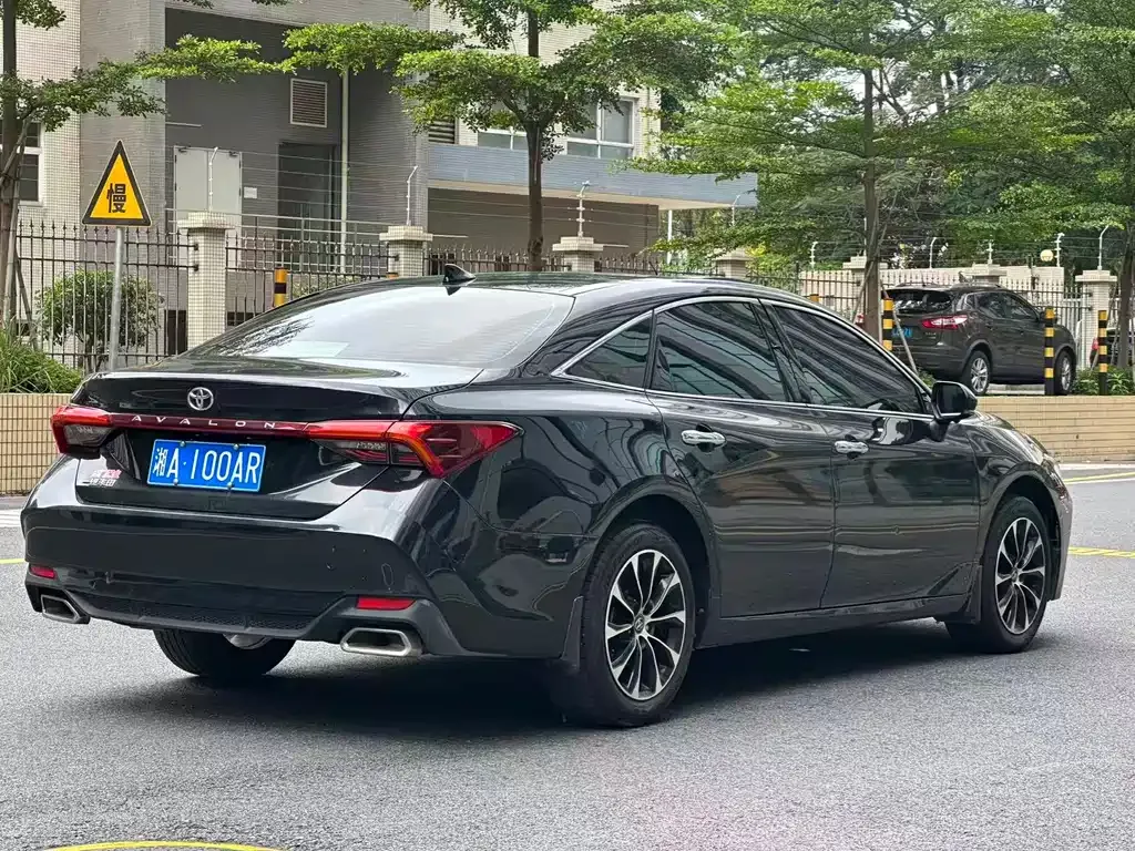Toyota Avalon — фото 8