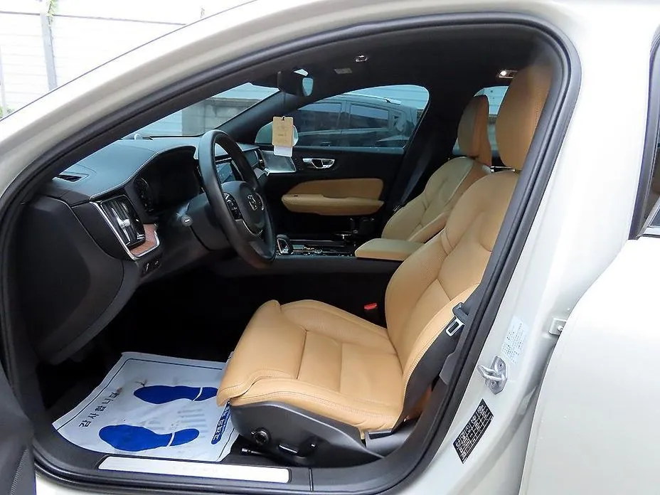 Volvo V60 2022 из KR, фото 2