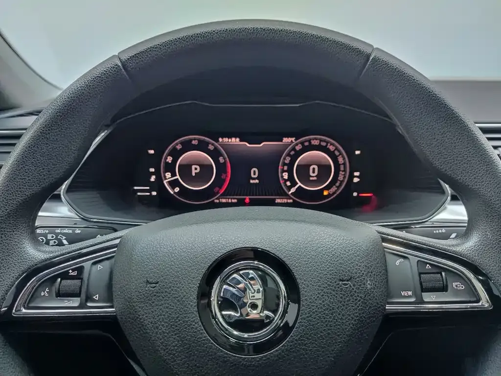 Skoda Superb — фото 7