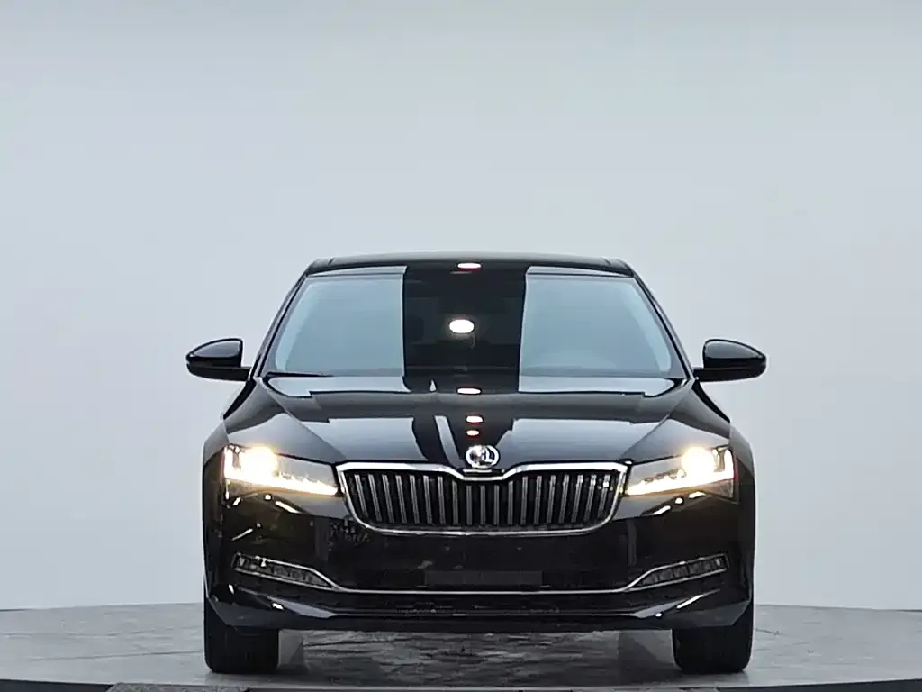 Skoda Superb — фото 4
