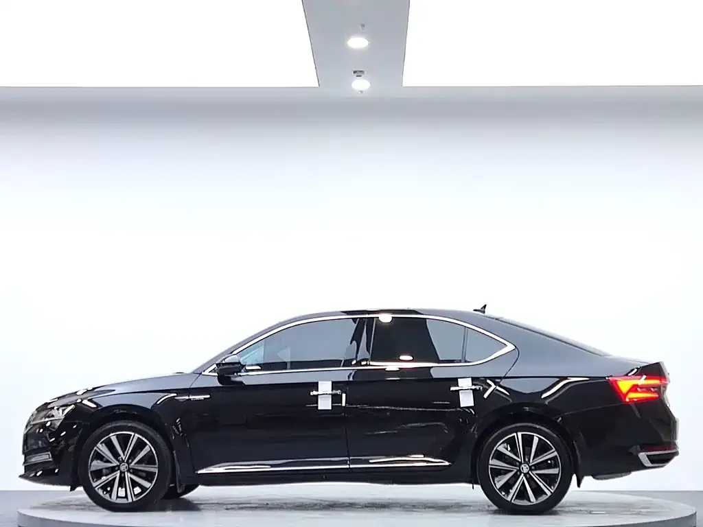Skoda Superb — фото 2