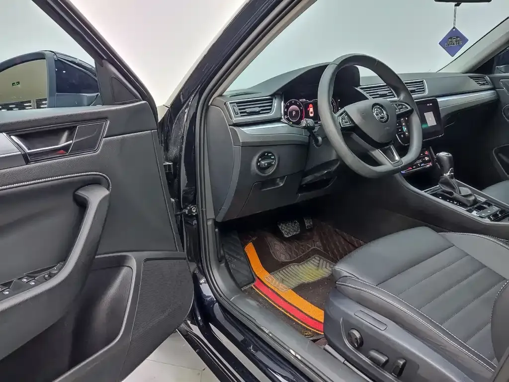 Skoda Superb — фото 9