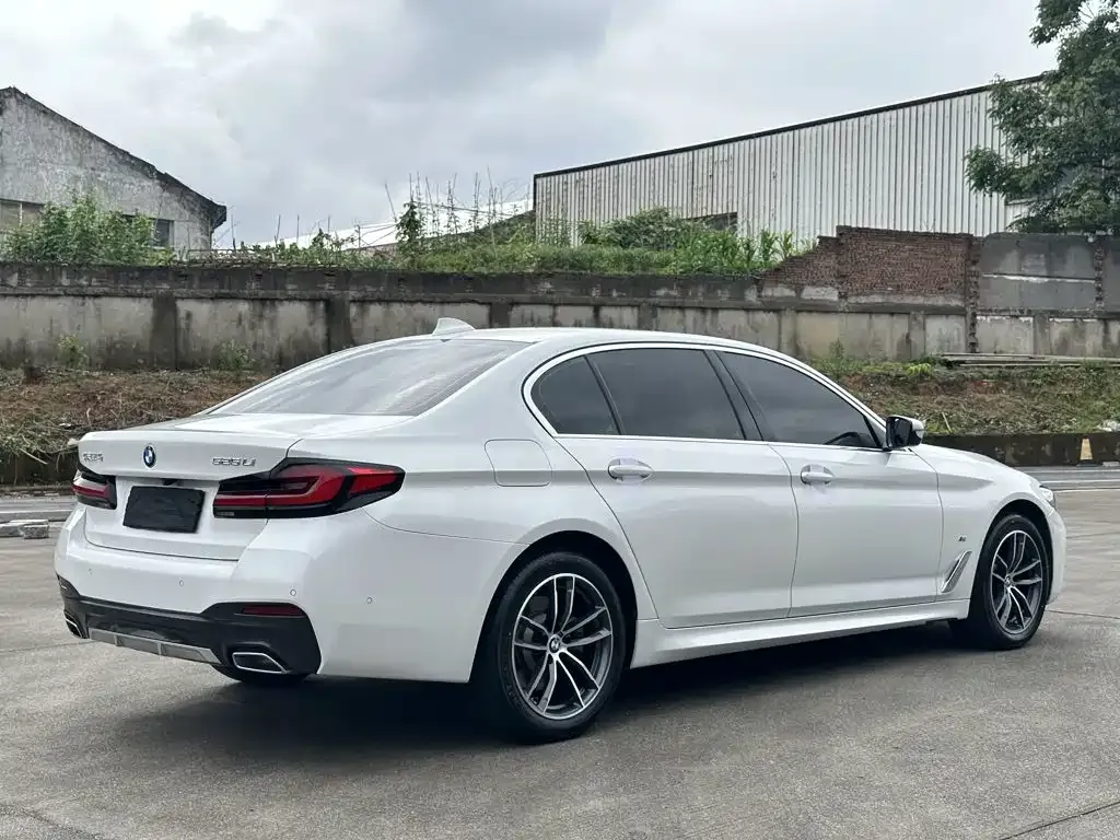BMW 5 Series — фото 5
