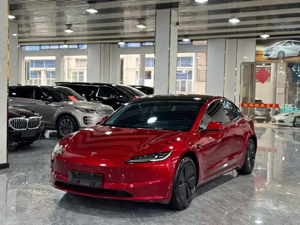 Tesla Model 3 — фото 1