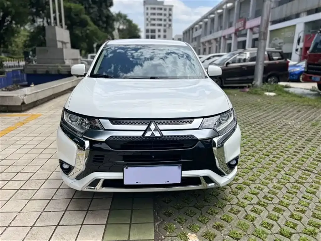 Mitsubishi Outlander — фото 2