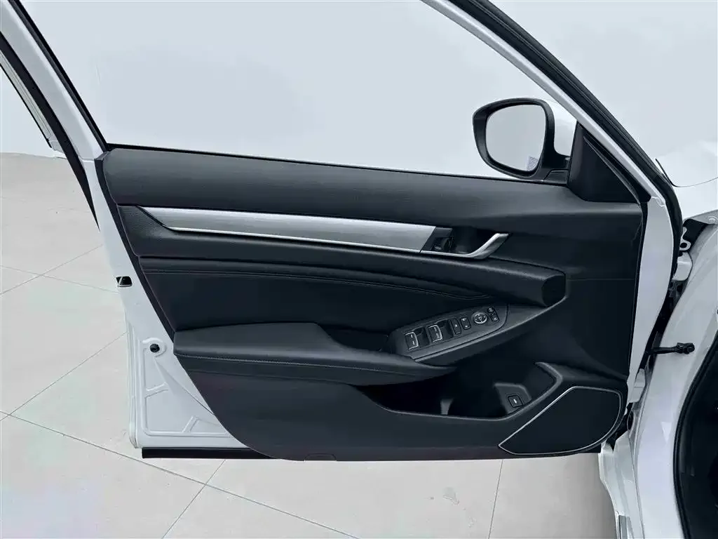 Honda Accord — фото 9