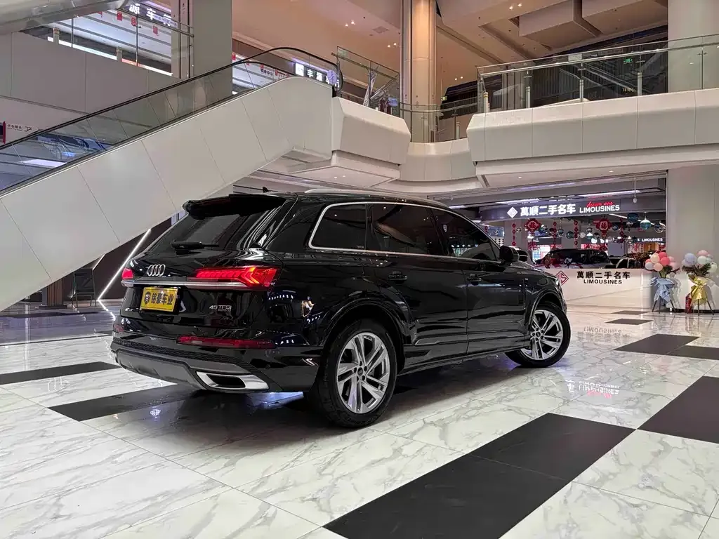 Audi Q7 — фото 8