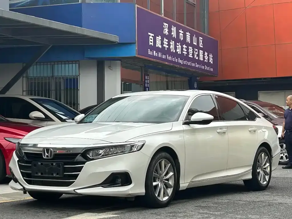 Honda Accord — фото 1