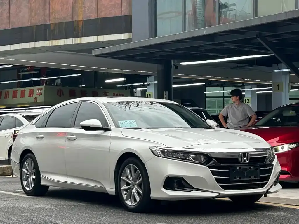 Honda Accord — фото 9