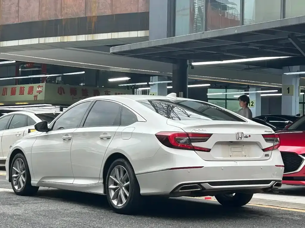Honda Accord — фото 5
