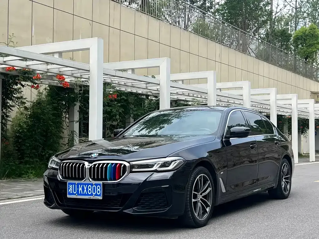 BMW 5 Series — фото 1